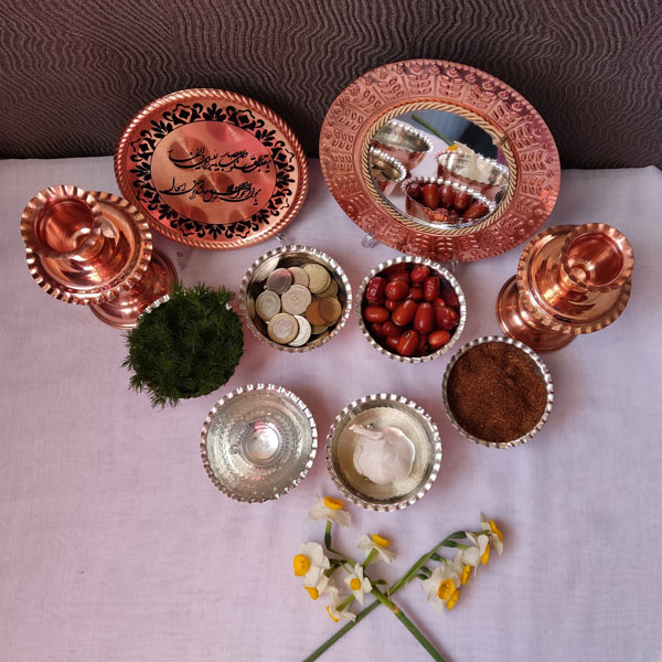 مجموعه 7 سین با پیاله های سه پایه و آینه شمعدان به همراه تابلو دعای سال تحویل